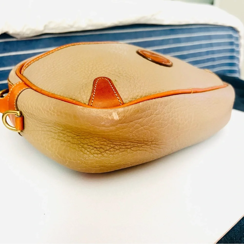 Vintage Leather Beige and Camel Dooney & Bourke Crossbody with detachable strap - Picture 7 of 14
